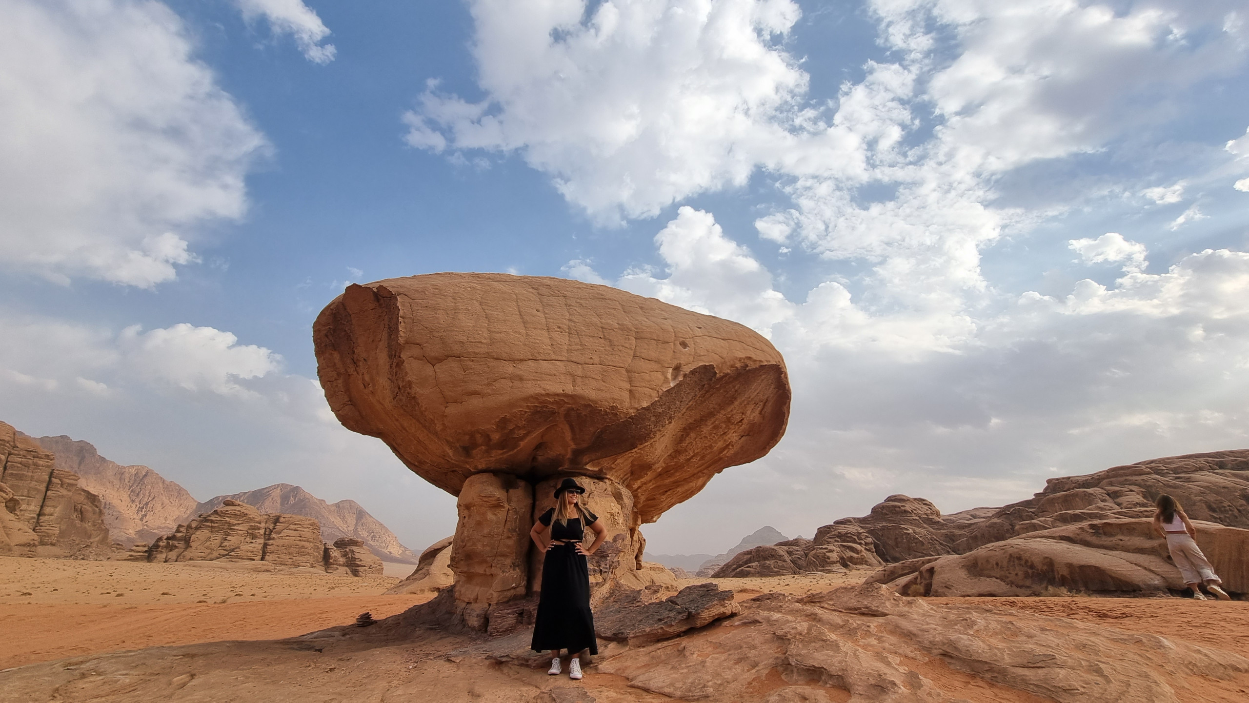 Formaciones rocosas en el desierto de Wadi Rum durante un viaje por libre en Jordania