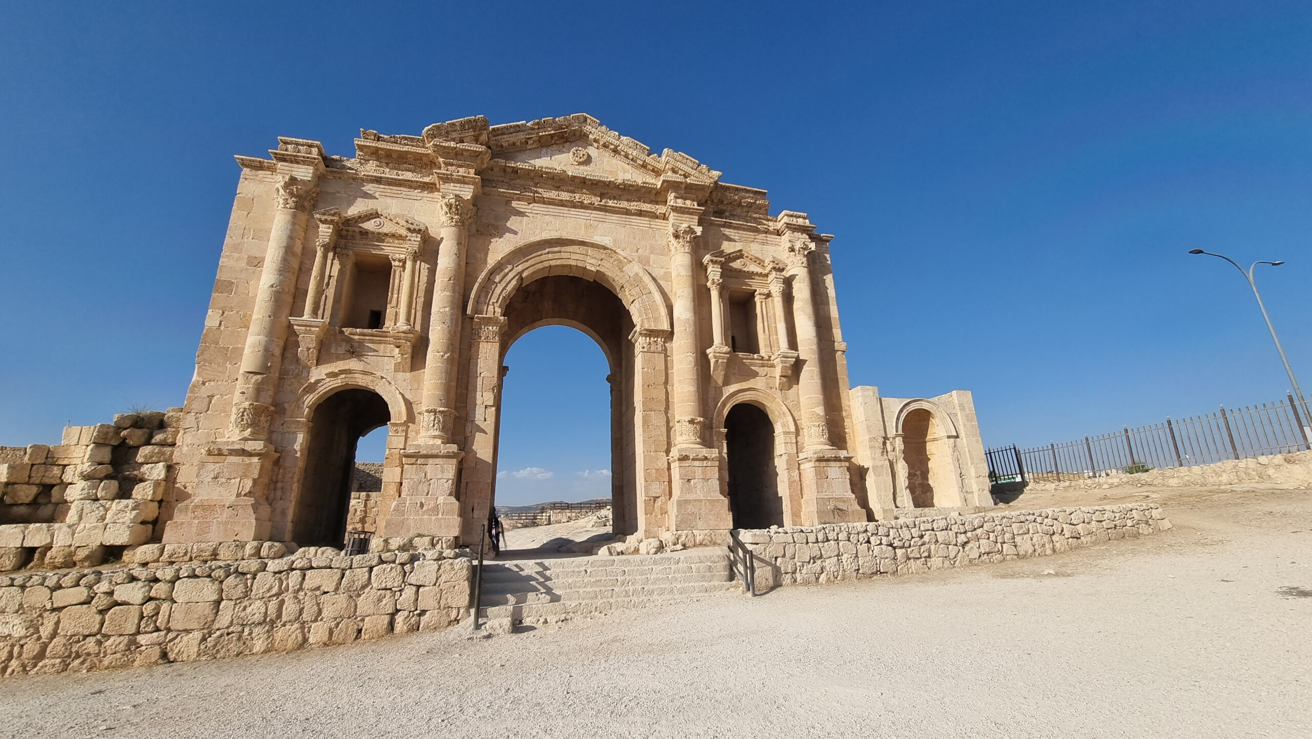 Primer día de nuestro viaje a Jordania. El Arco de Adriano.